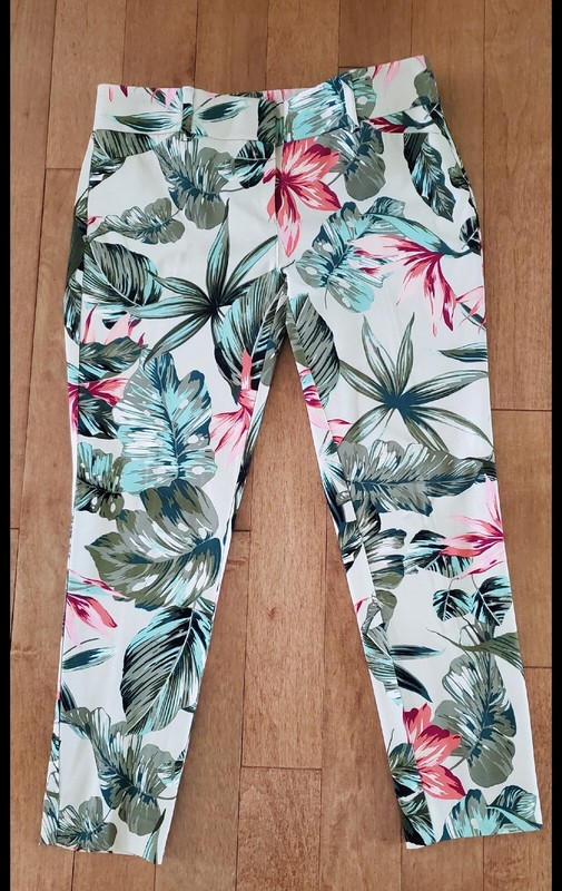 New York & Company Petite Crop Pants w/ Tropical Flower Print! Hawaii Sz 6