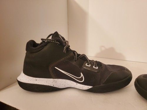 Nike Youth Kyrie Fly Trap 4 GS Black/White Size 7Y Nice! - Picture 4 of 13
