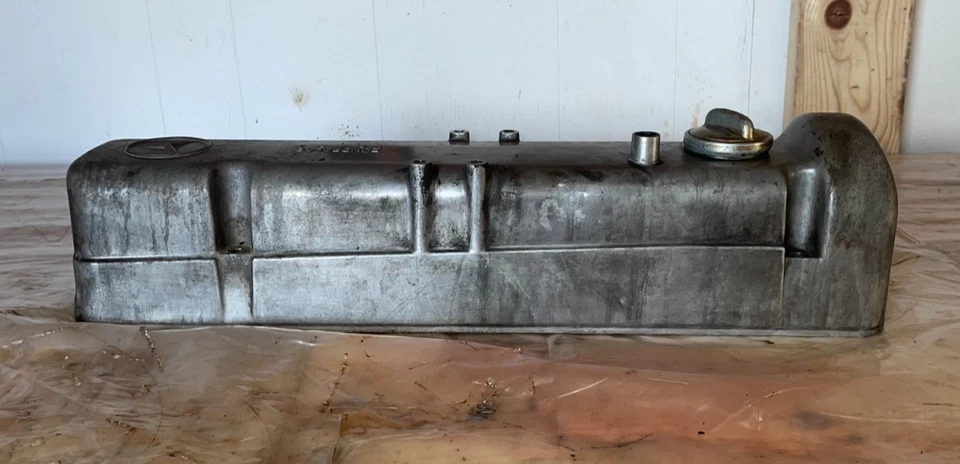 Mercedes-Benz 1977-1985 OEM diésel 3,0 L 300D cubierta de válvula con tapa de llenado de aceite Foto 3 de 4