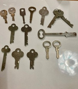 15 Vintage keys Trunk, drawer, cabinet, office machine