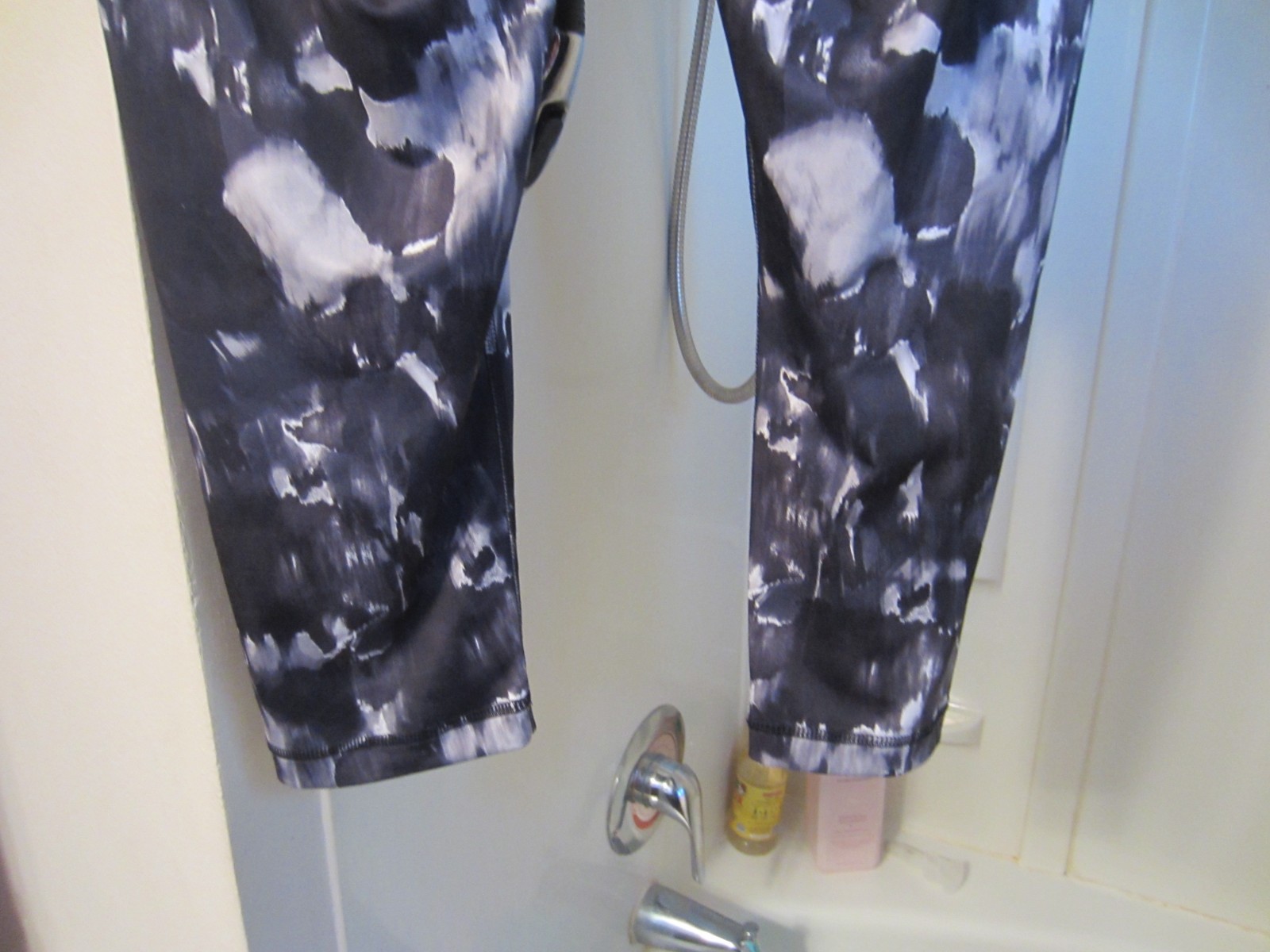 NWOT women's active wear capri pants 90 Degrees by Reflex Size XL black/gray