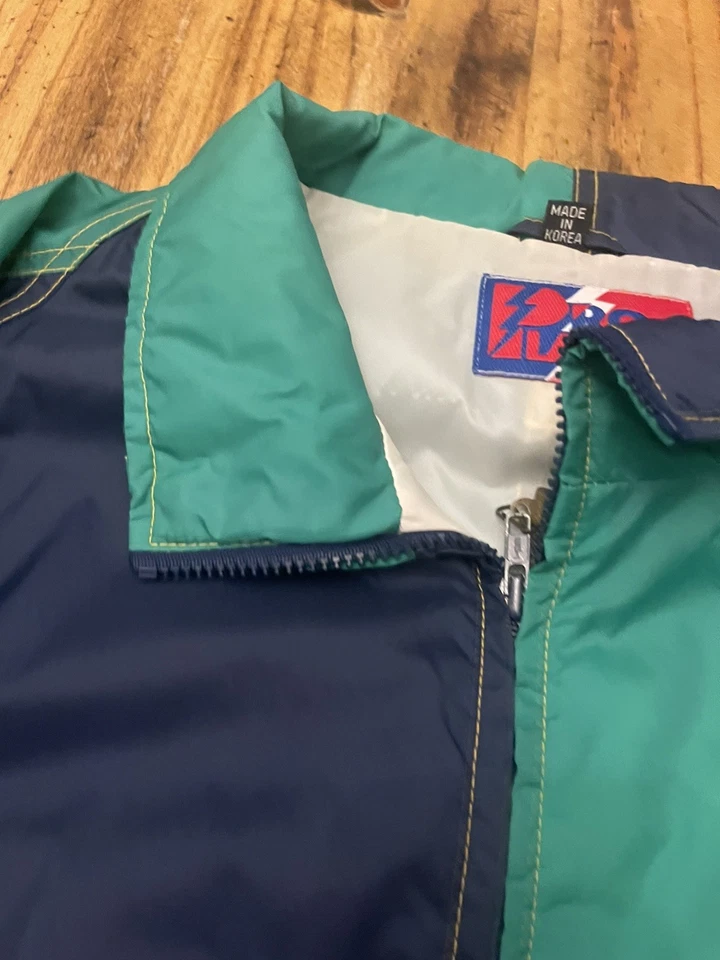 Pro Player Vintage Notre Dame Irish Waterproof Mens Size 2XL Wind Jacket GUC - Image 4 of 4