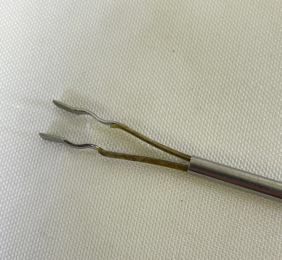 Pinza adhesiva bipolar R. Wolf 8383.24 con cable biopolar Covidien E0022W Foto 3 de 4