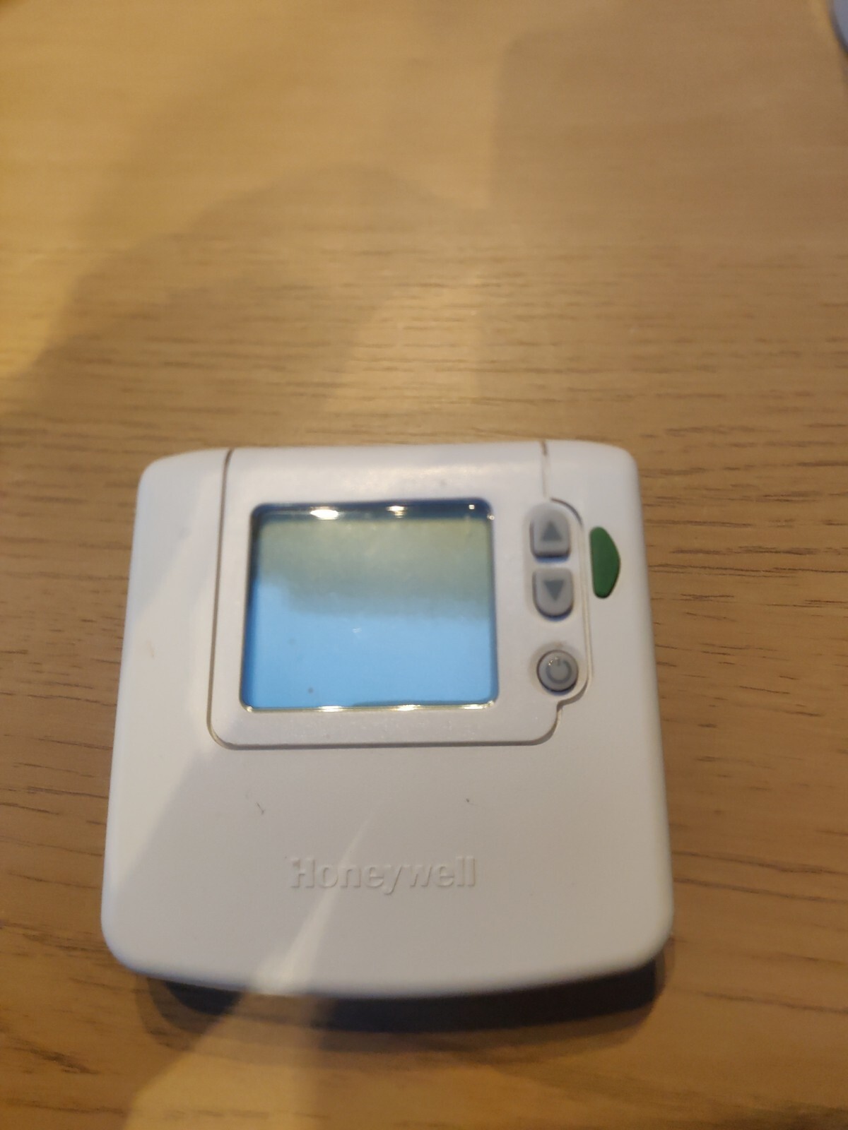 Honeywell DT90E1012 2-Wire Digital Room Thermostat 7758163858497 | eBay