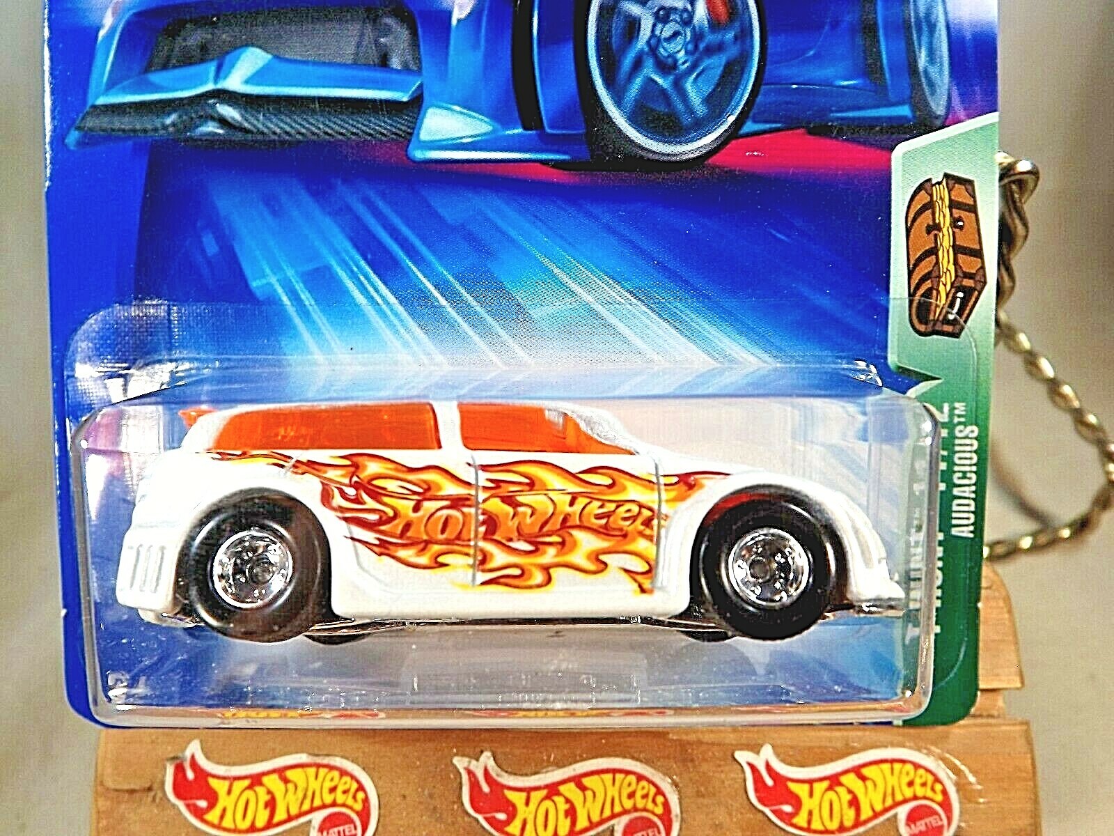 2004 Hot Wheels #111 Treasure Hunt 11/12 AUDACIOUS White w/RR