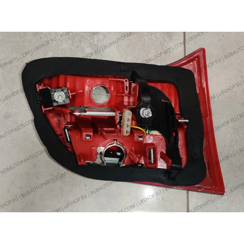 Luz trasera interior derecha Audi A6 C6 Allroad Avant (2005-2008) - DEPO 446-1302R Foto 2 de 2