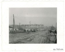 Orig. Foto Beute Schlepper Traktor Bevölkerung in CHARKOW Ukraine 1942