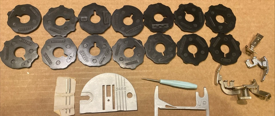 Máquina de costura Singer modelo 348 acessórios acessórios reparo e caixa de peças - Imagem 2 de 4