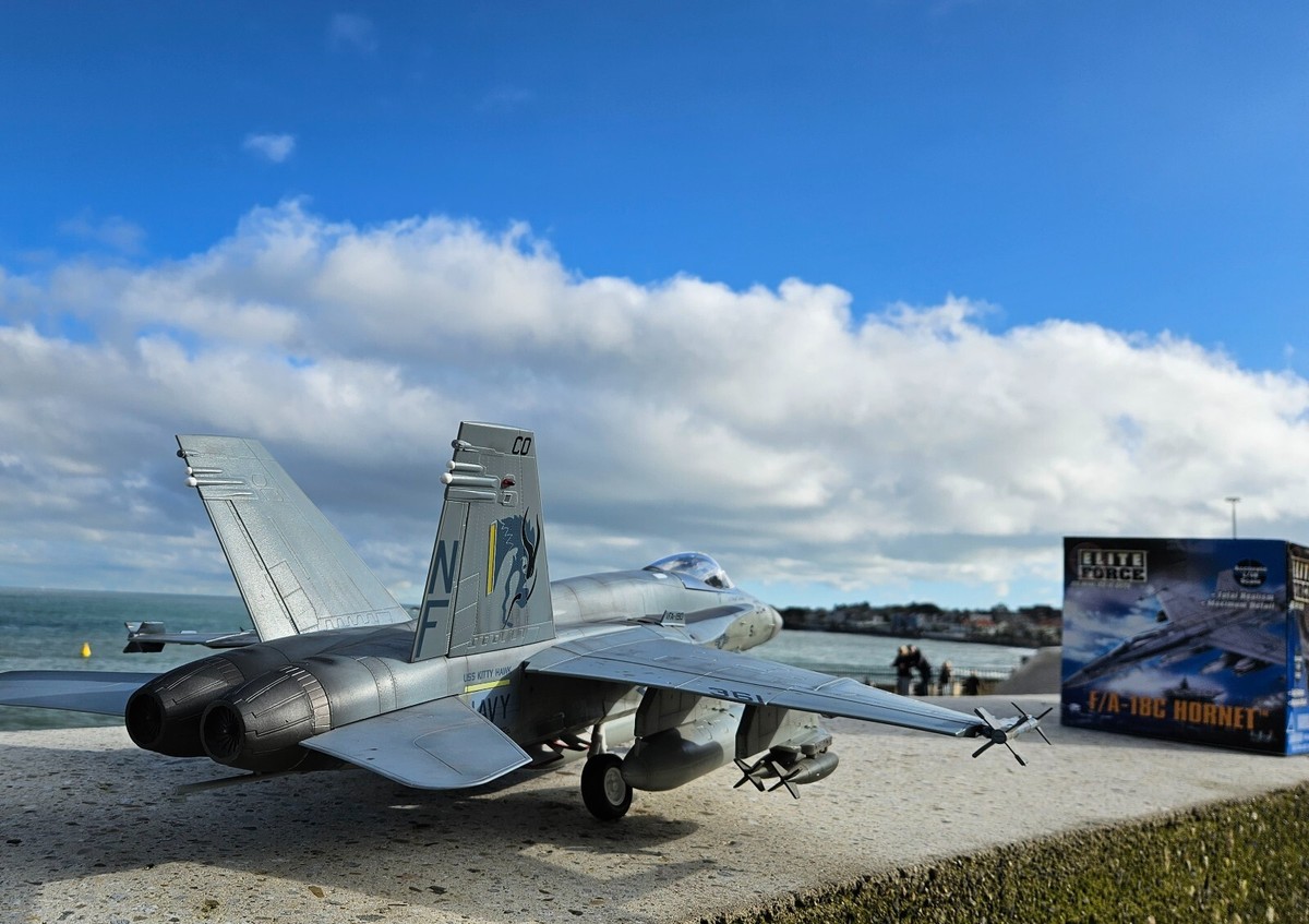 BBI Elite Force US Navy F/A-18C HORNET 1:18 Scale | eBay BBI Elite Force US Navy F/A-18C HORNET 1:18 Scale | eBay