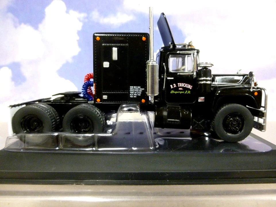 IXO DIECAST 1/43 1966 MACK R SERIES TRUCK RUBBER DUCK "CONVOY" IN BLACK TR100 - Image 4 of 4