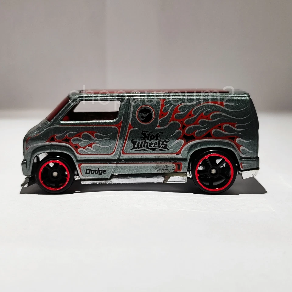 Hot Wheels Dodge-2007 Van Pikes Peak Tacoma, lote 2006 - autos diecast usados sueltos Foto 4 de 4