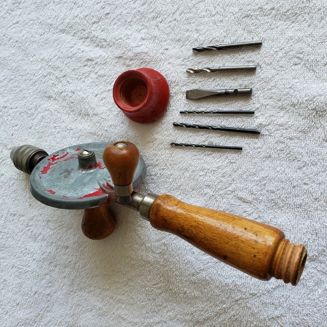 HAND CRANK DRILL WOOD HANDLES COMES WITH LOT OF 6 BITS eBay