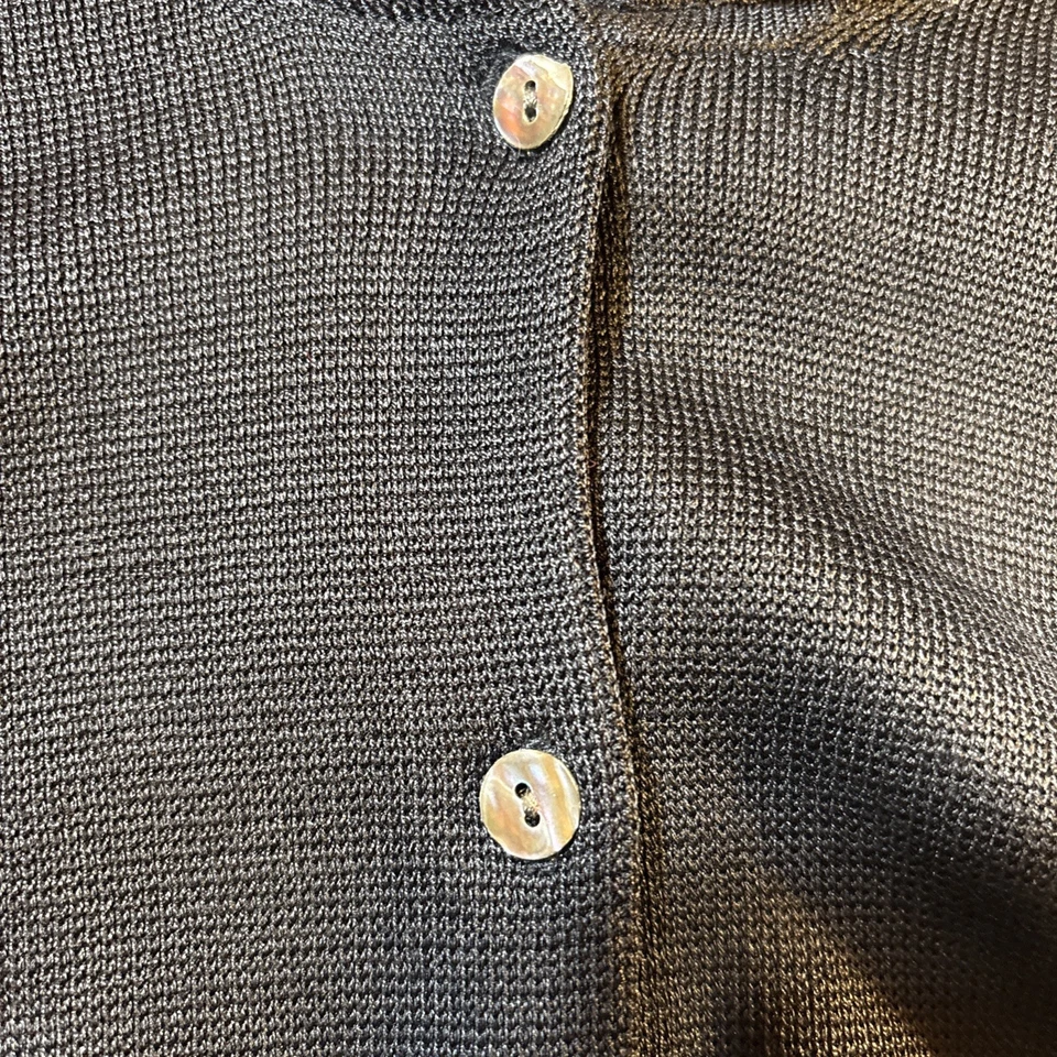 Cárdigan suéter pequeño con cuello de seda negro para mujer Valerie Steven (M) Foto 4 de 4