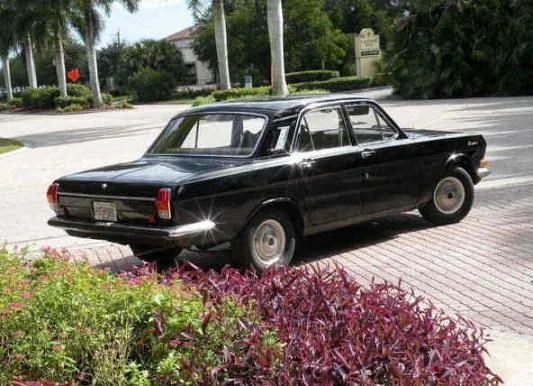 1/18 Volga Soviet Wolga M24 1972 Packaging Size 80 - Image 3 of 3