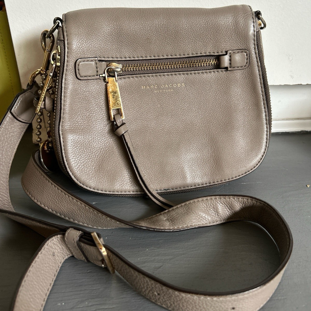 MARC JACOBS Recruit Nomad Mink Gray Pebbled Leather Messenger 