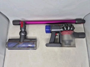 Gebrauchter Dyson v7 Motorhead Akku Staubsauger - braucht neuen Akku