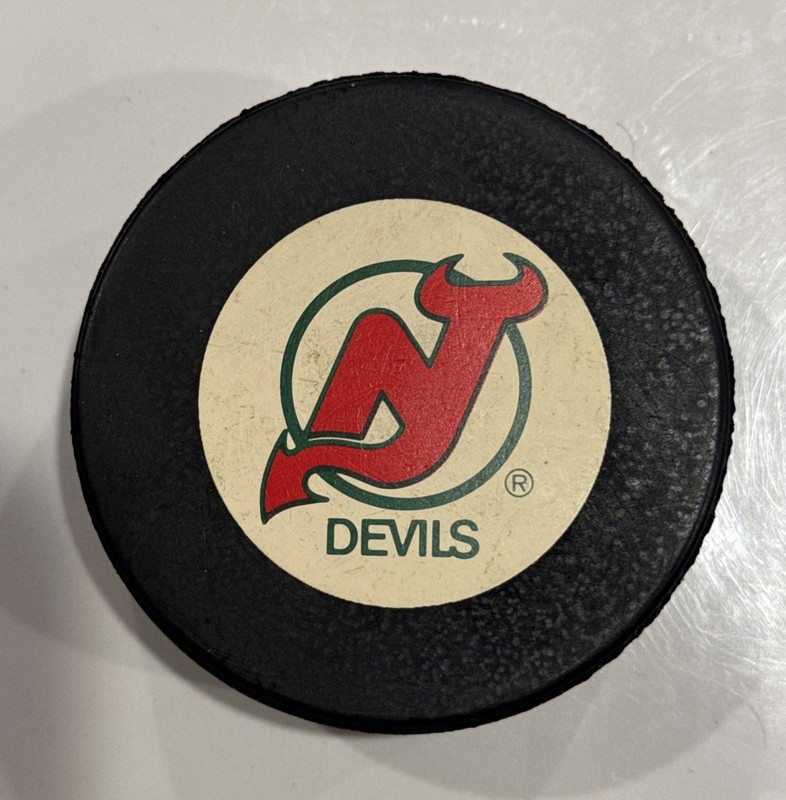 New Jersey Devils Official NHL Hockey Puck Trench John Ziegler Vintage - Canada