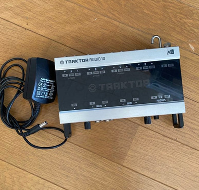 Native Instruments Traktor Audio 10 Scratch Audio Interface