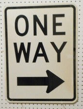USED ONE WAY RIGHT ARROW SIGN BLACK ON WHITE FLAT AL--18 x 24 2