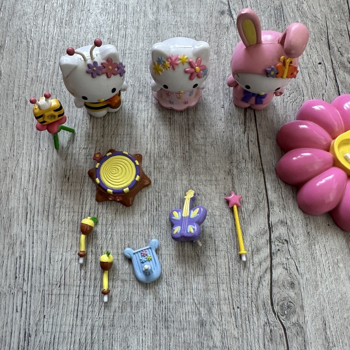 Vintage 2001 Bandai Sanrio Hello Kitty Figures Honeybee & Flower