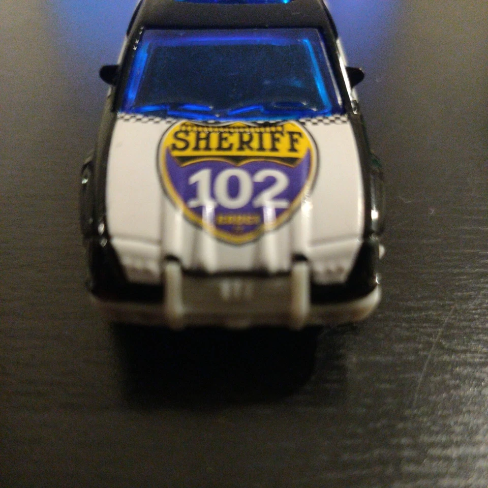 RARE Sheriff Badge 102 Police Rescue 2003 Special Edition 1:64 by MATCHBOX  - Image 4 of 4