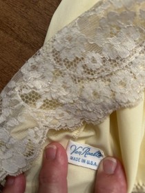 Vtg Van Ralte Full Slip Lingerie Size 34A Pale Yellow Lace Scalloped Nightgown