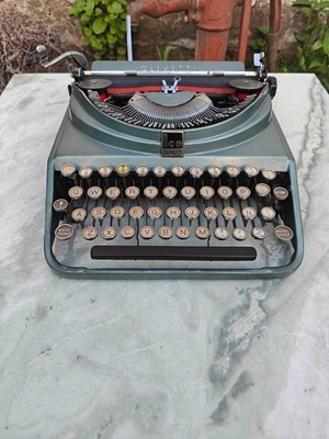 OLIVETTI ICO MP1 TYPEWRITER. MADE IN ITALY 1940. PICA FONT. SPANISH LAYOUT