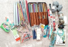 Lot 230 Knitting Needles, Crochet Hooks, Cashmere Ladder Yarn Stitch Holders