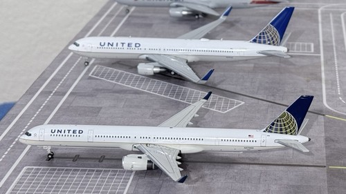 GeminiJets 1:400 United Airlines Boeing 757-300 N57869 GJUAL1394 Diecast Model