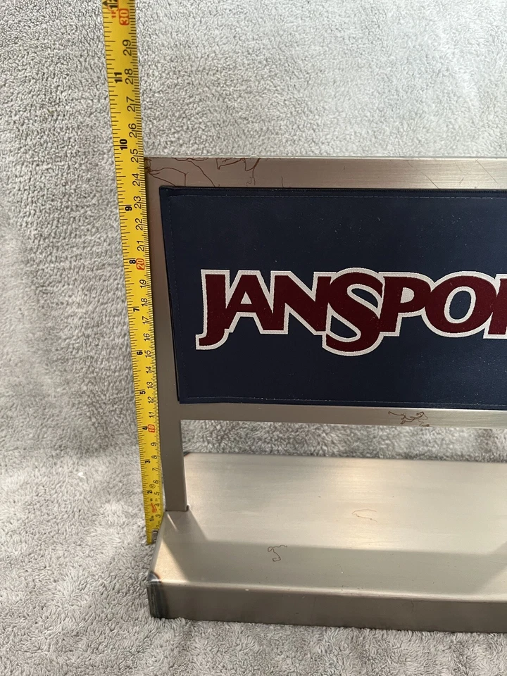 Letrero de exhibición de tienda de mochila Jansport de metal Foto 2 de 4