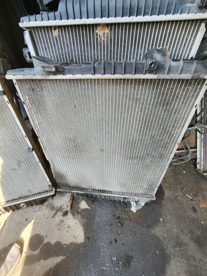 1998 1999 2000 2001 2002 2003 JAGUAR XJ8 XJR VANDEN PLAS COOLING RADIATOR - Image 3 of 4