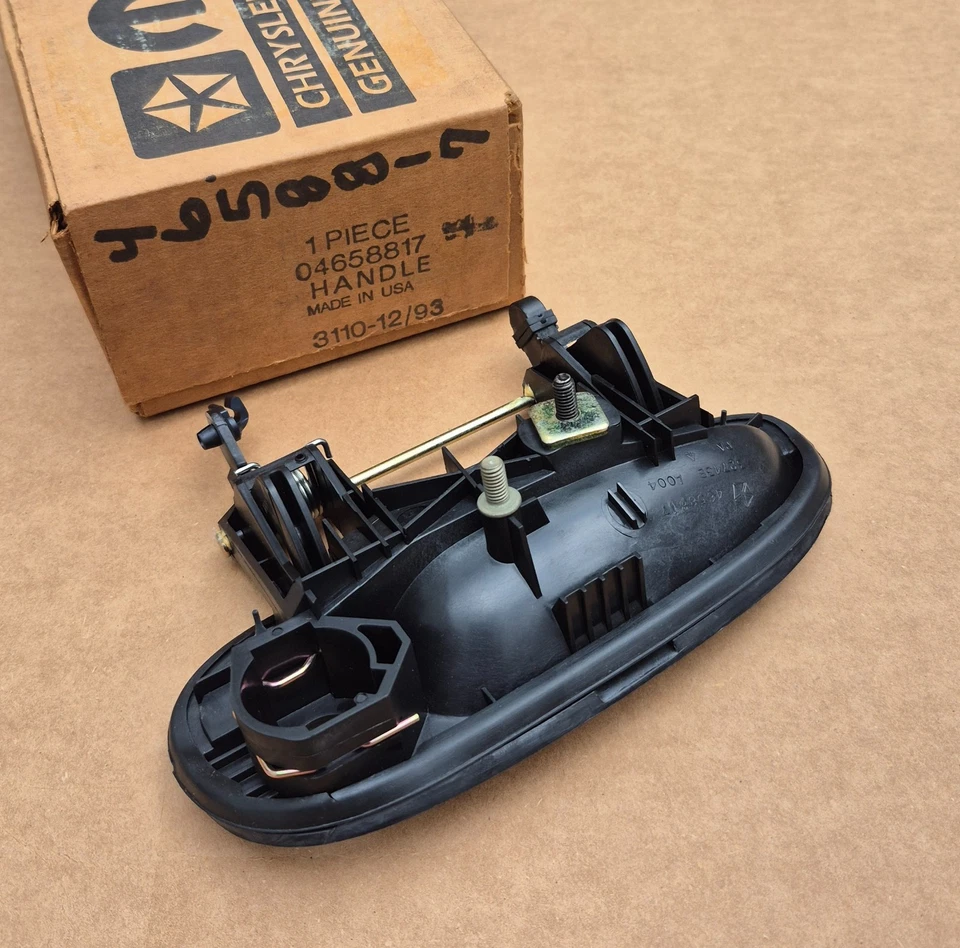 Dodge Plymouth 1995-1999 neón nuevo en stock MoPar puerta delantera izquierda manija exterior Foto 3 de 4