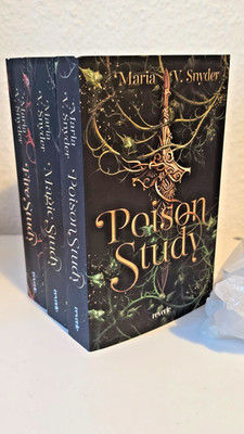 Magie! 3 Bücher / Poison Study/ Magic Study / Fire Study/ Deutsch