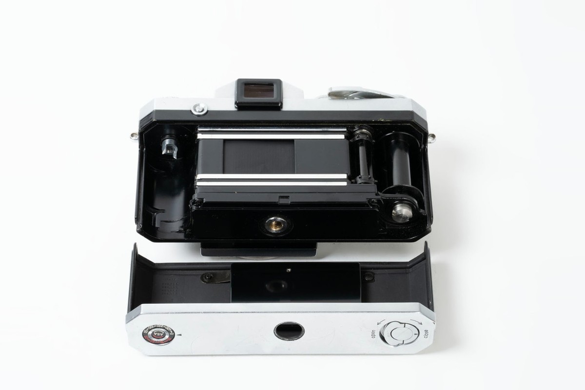 Nikon F - Silver with Nikkor-S Auto 5cm F2 - Non-AI / Tick Mark
