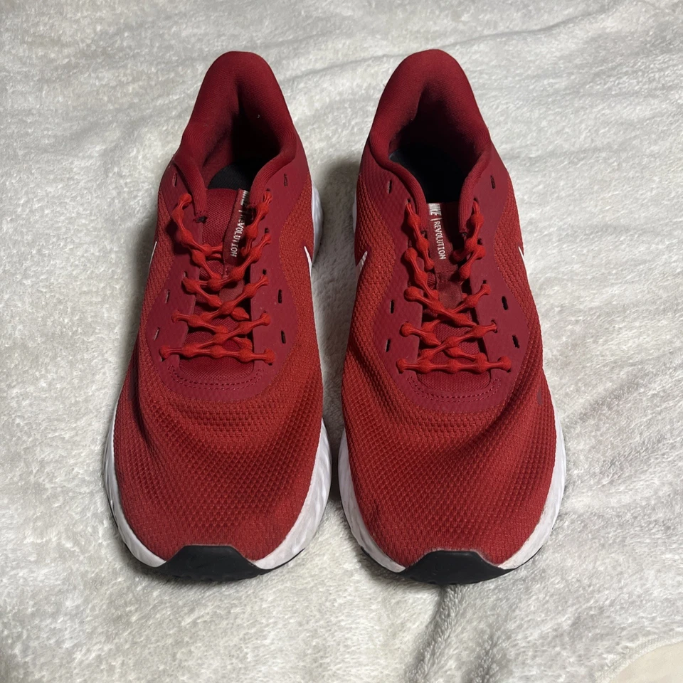 NEW NIKE Revolution 5 running shoes in a "Gym Red" - Image 2 of 4