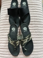 Yellow Box Flip Flop Sandals Womens Siz 8.5 Black Camo 2 Pairs