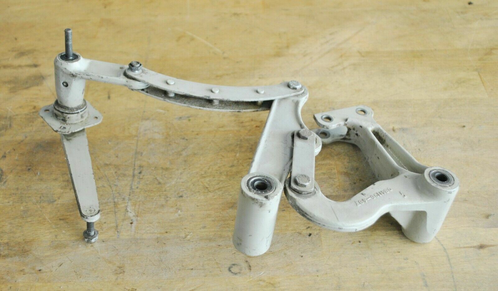 SERVICEABLE TWIN CESSNA LEFT MAIN LDG GEAR ROCKER ARM 0841104-497 for ...