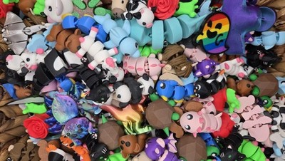 3D Printed Wiggle Animal Fidget Toy Flexi Keychain Sensory Desk Pet Pocket Pal