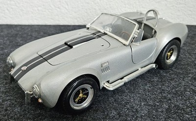 Shelby Cobra 427 S/C 1964 | Silber metallic | Modellauto 1:18