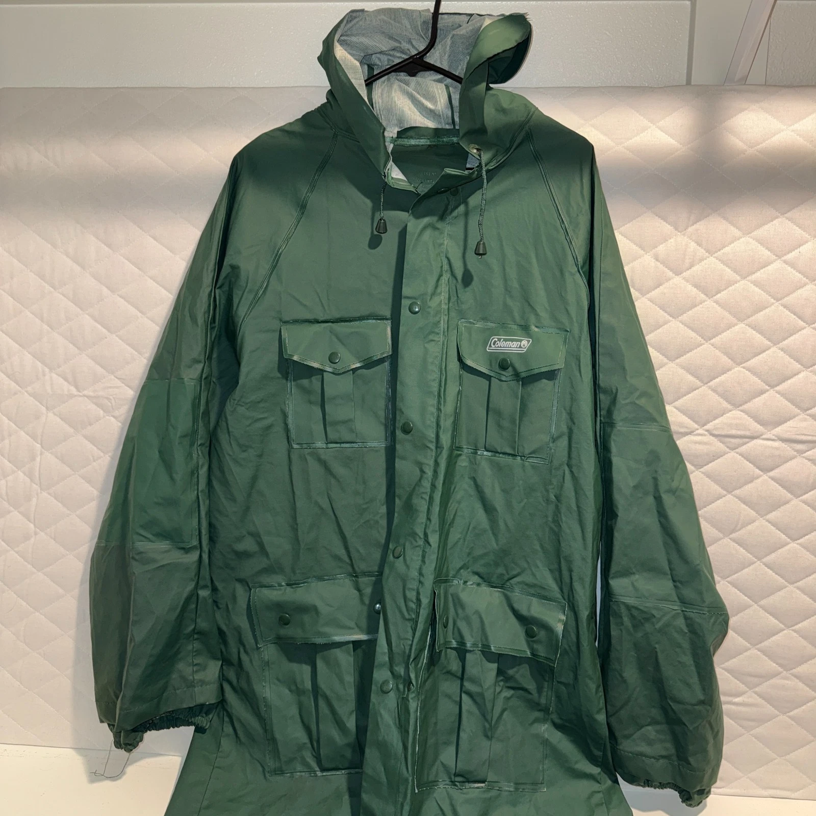 Coleman Green PVC Hooded Rain Jacket Coat Medium Waterproof Fishing Outdoors
Opens in a new window o
