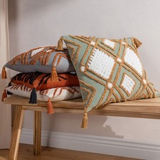 furn. Aquene Tufted Tasselled Cushion