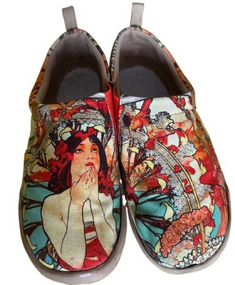 UIN MONACAN GIRL Artistic Lady Flats size 9 Pre Owned Need Soles  Good Condition