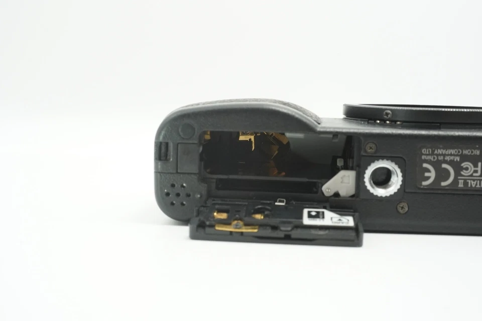 RICOH GR Digital II 10.1MP Compact digital Camera Shutter Count:5989 from Japan - Image 3 of 4