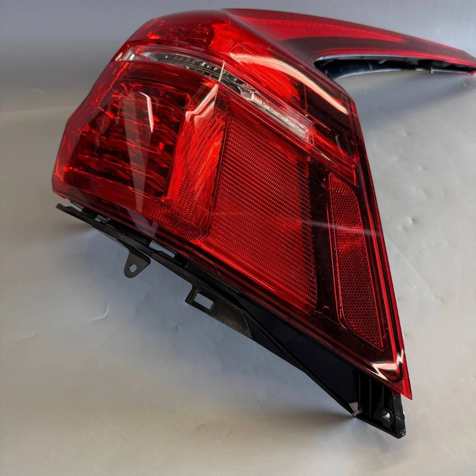 Lámpara Trasera Volvo Genuina Nueva 31655359 Foto 4 de 4