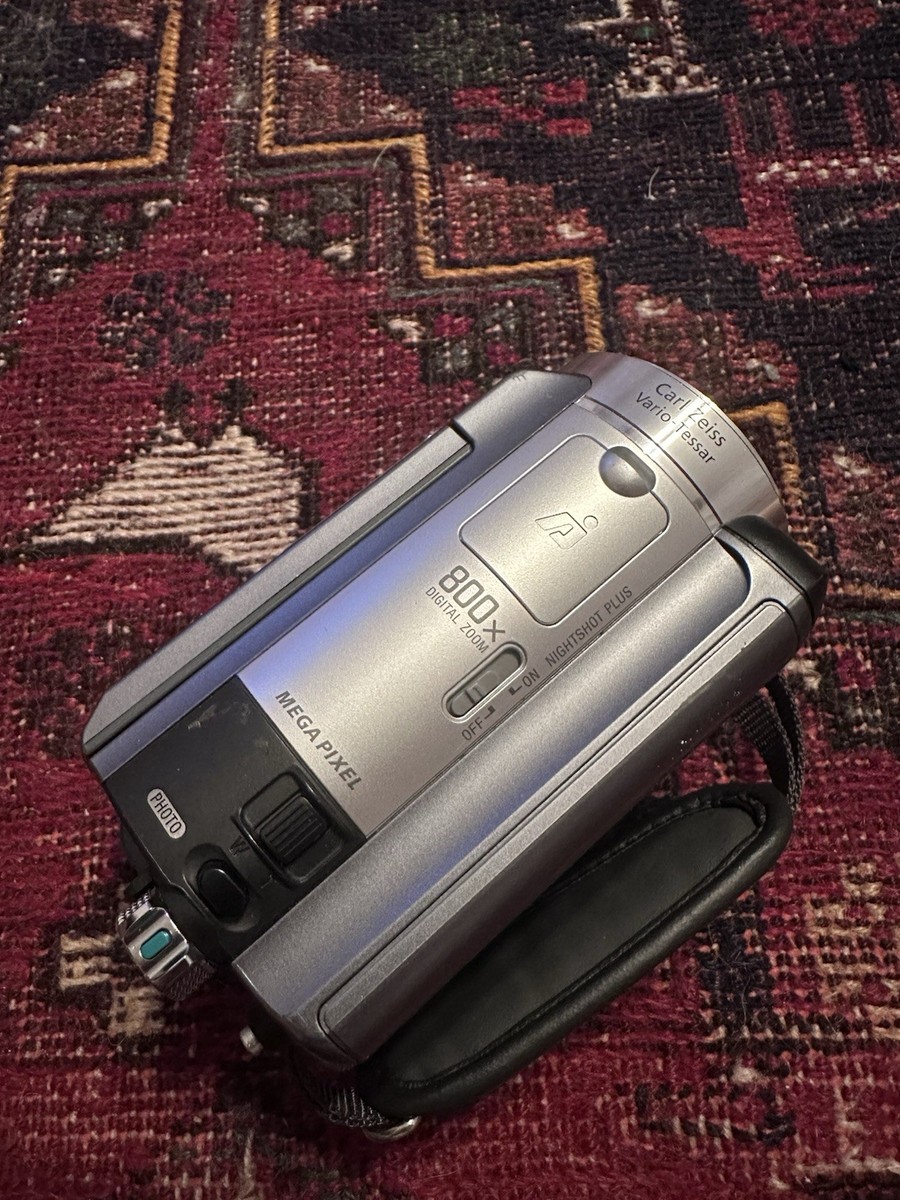 Sony Handycam DCR-SR82E (60 GB) Flash Media, Hard Drive Sony Handycam DCR-SR82E (60 GB) Flash Media, Hard Drive