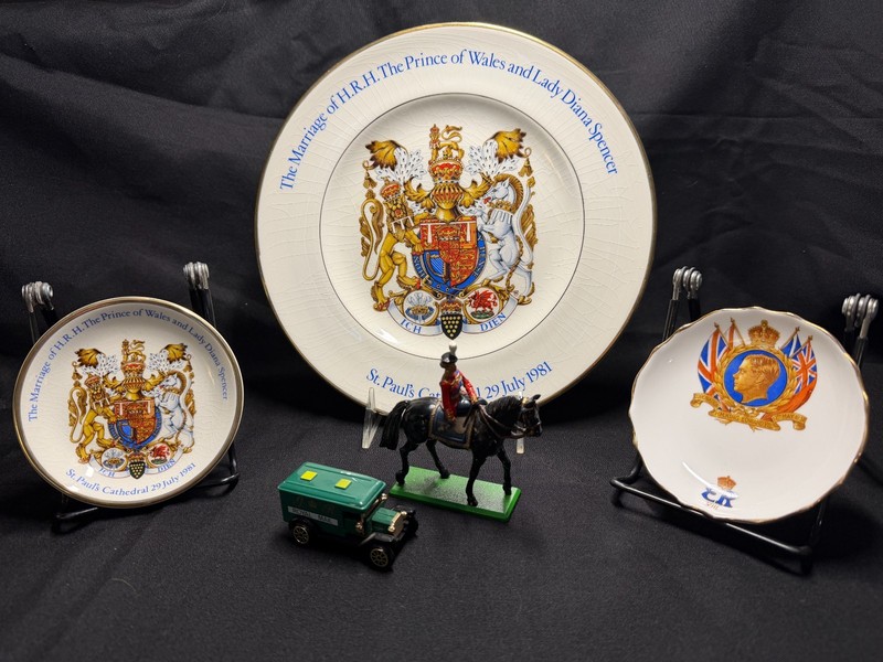 LOT British Royal Wedding Plates Coronation Plate William Britain Elizabeth Figu