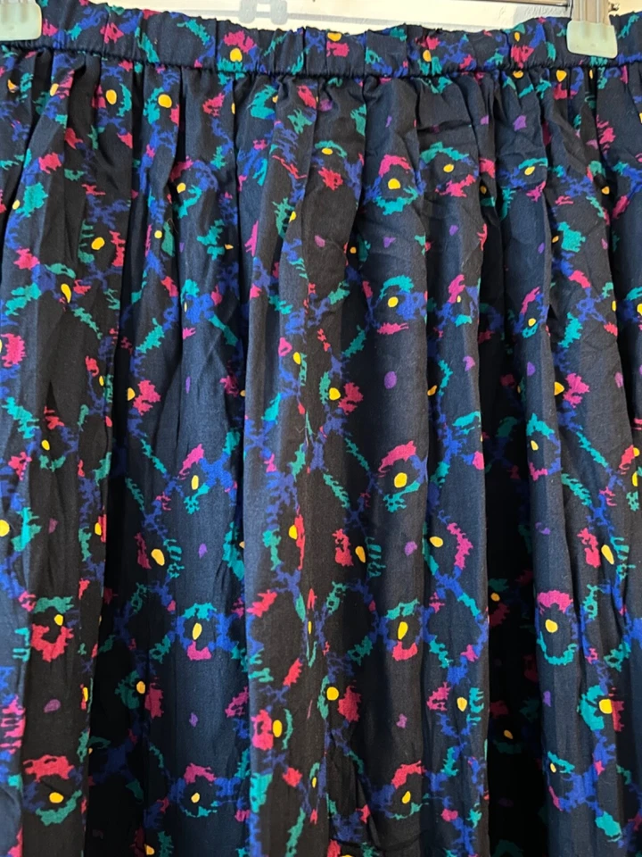 Midi Skirt Blue Geometric Pleated Bohemian Size 10 12 Vintage Retro Boho Gypsy - Image 4 of 4