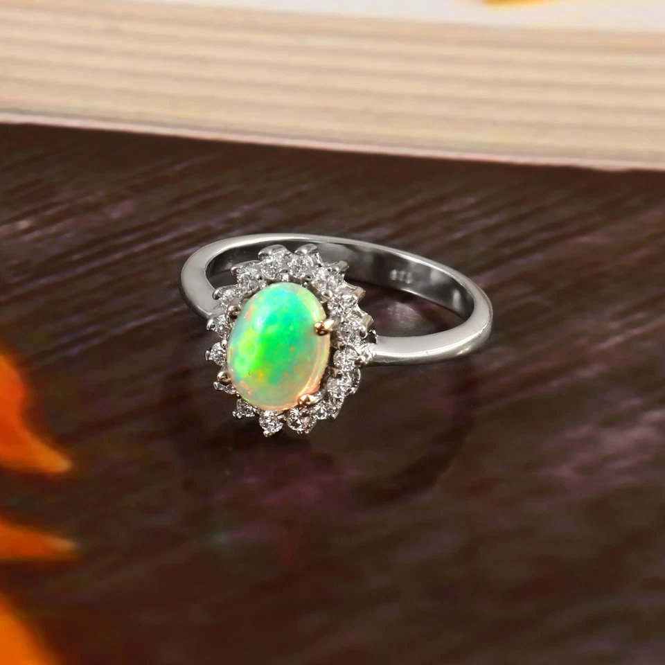 Anillo de piedras preciosas de ópalo etíope y circonita cúbica con forma ovalada natural en plata de ley 925 Foto 2 de 3