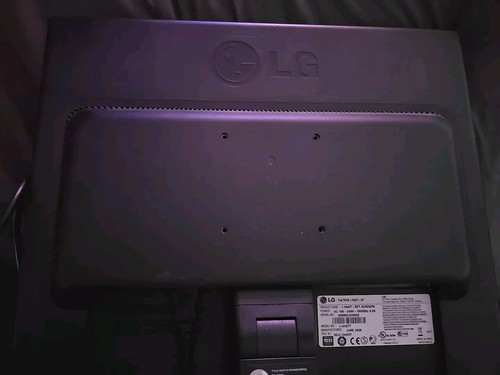 Black 19" LG Flatron L1942T-BF Computer Monitor in Pristine Condition - Picture 3 of 6