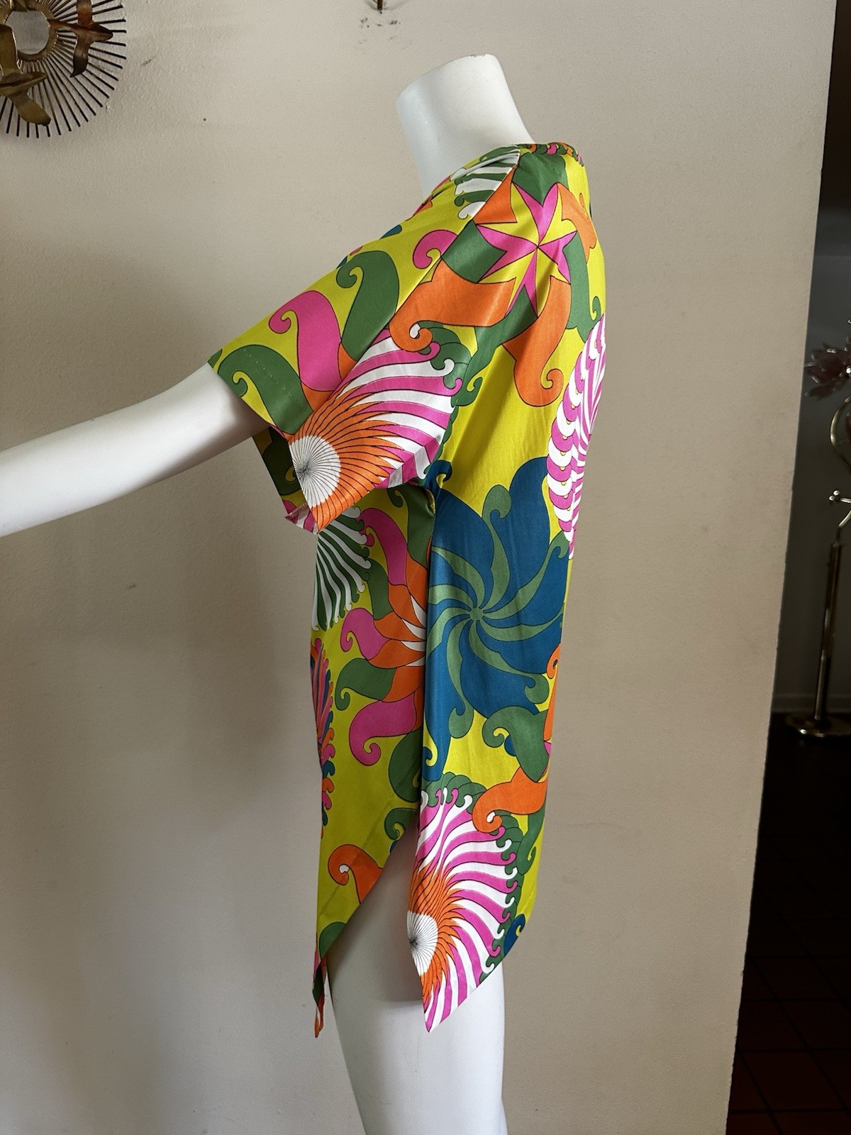 1960s Vanity Fair Psychedelic Pinwheel Asymmetric… - image 8